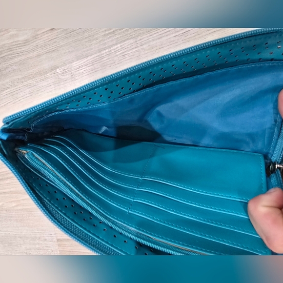 Buxton L- Zip-Around RFID Credit Card Leather Wallet Teal - Picture 6 of 8